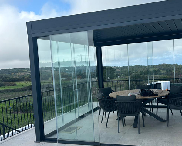 blurbs-bg-600x480px-pergola-cortina-vidro-sesimbra
